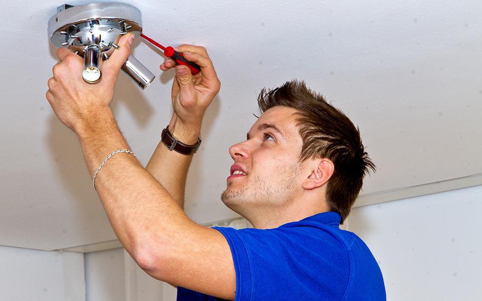 recherche électricien bâtiment Paris 18